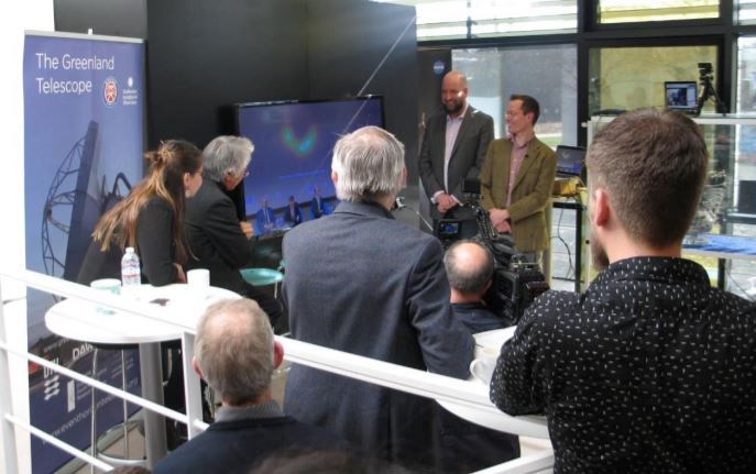 Center Co-Director Thomas Greve presenting the picture of the black hole along with the simultaneous press conference in Brussels 